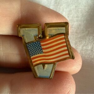 Vintage USA American Flag Patriotic Lapel Pin Lot of 3 Pins Victory Hat Pin
